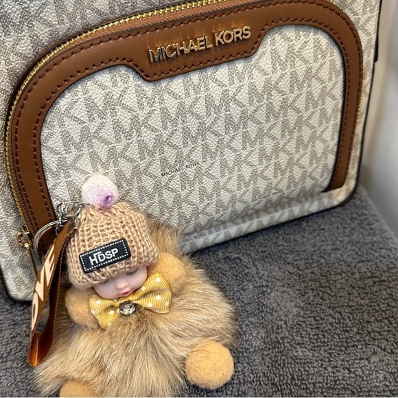 Michael Kors Accessories - SALE!🎉Charm Baby Tan Fur Fluffy Love Key & Card Holder